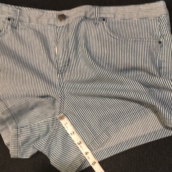 Calvin Klein Stretch Denim Pinstripe Jean Shorts-Size 12 - Picture 7 of 7